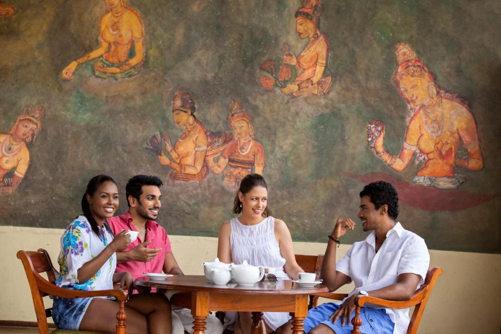 The Elephant Corridor Hotel Sigiriya Exterior photo