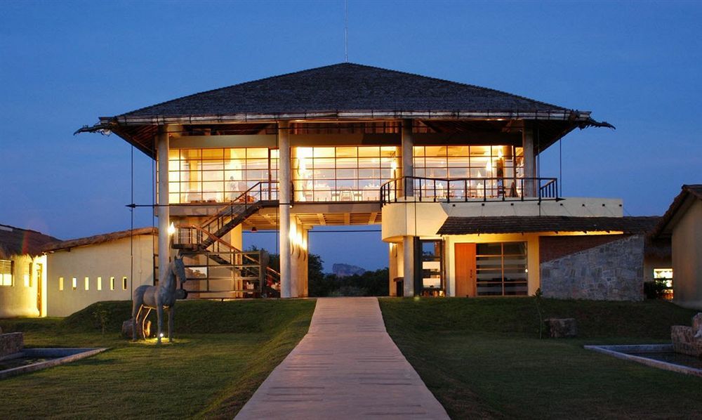 The Elephant Corridor Hotel Sigiriya Exterior photo