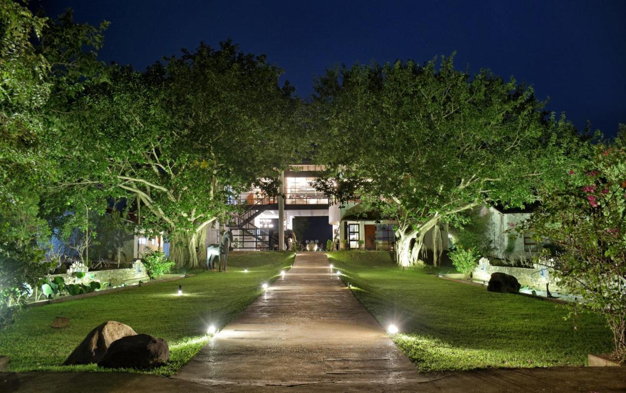 The Elephant Corridor Hotel Sigiriya Exterior photo